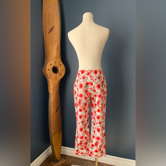 Elie Tahari capri pants. Suze 8. - Picture 2 of 9